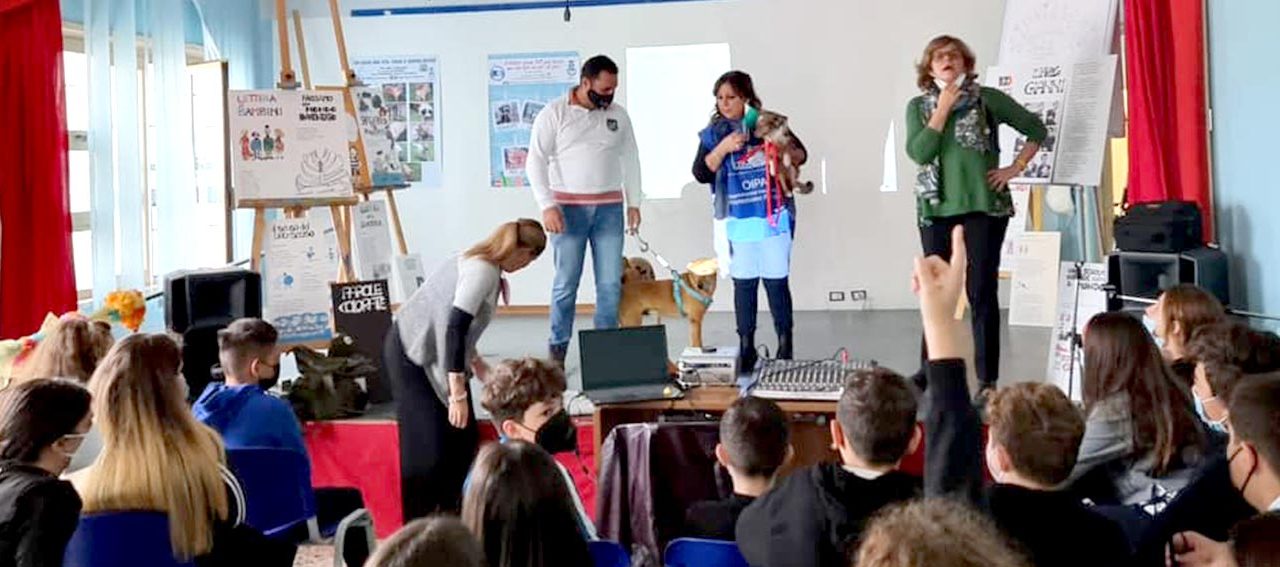 Iniziative nelle scuole in collaborazione con il canile e il comune di Torre del Greco (NA)
